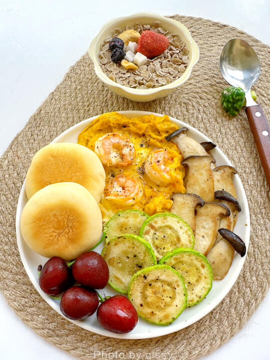 今日份营养低卡美味brunch🥞浓香豆乳餐包