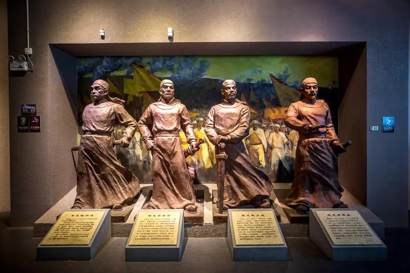 太平天国这事儿，不能简单用好坏来定义。
往好里说，它是一场大规模反清运动，沉重打