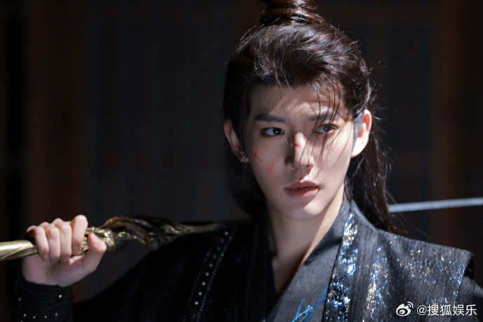 邓为工作室回应被短剧AI换脸今日，邓为工作室就艺人邓为被短剧AI换脸一事发布声明