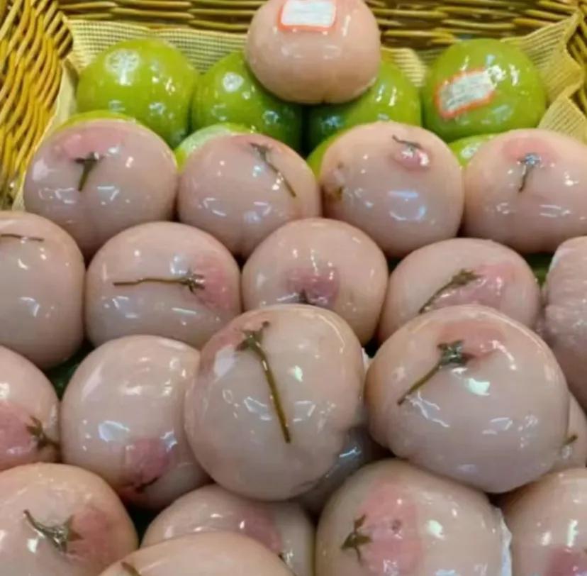 大家真没必要刻意存钱...
存的久了，感觉越来越扣了!尤其是对自己!
化妆品都不