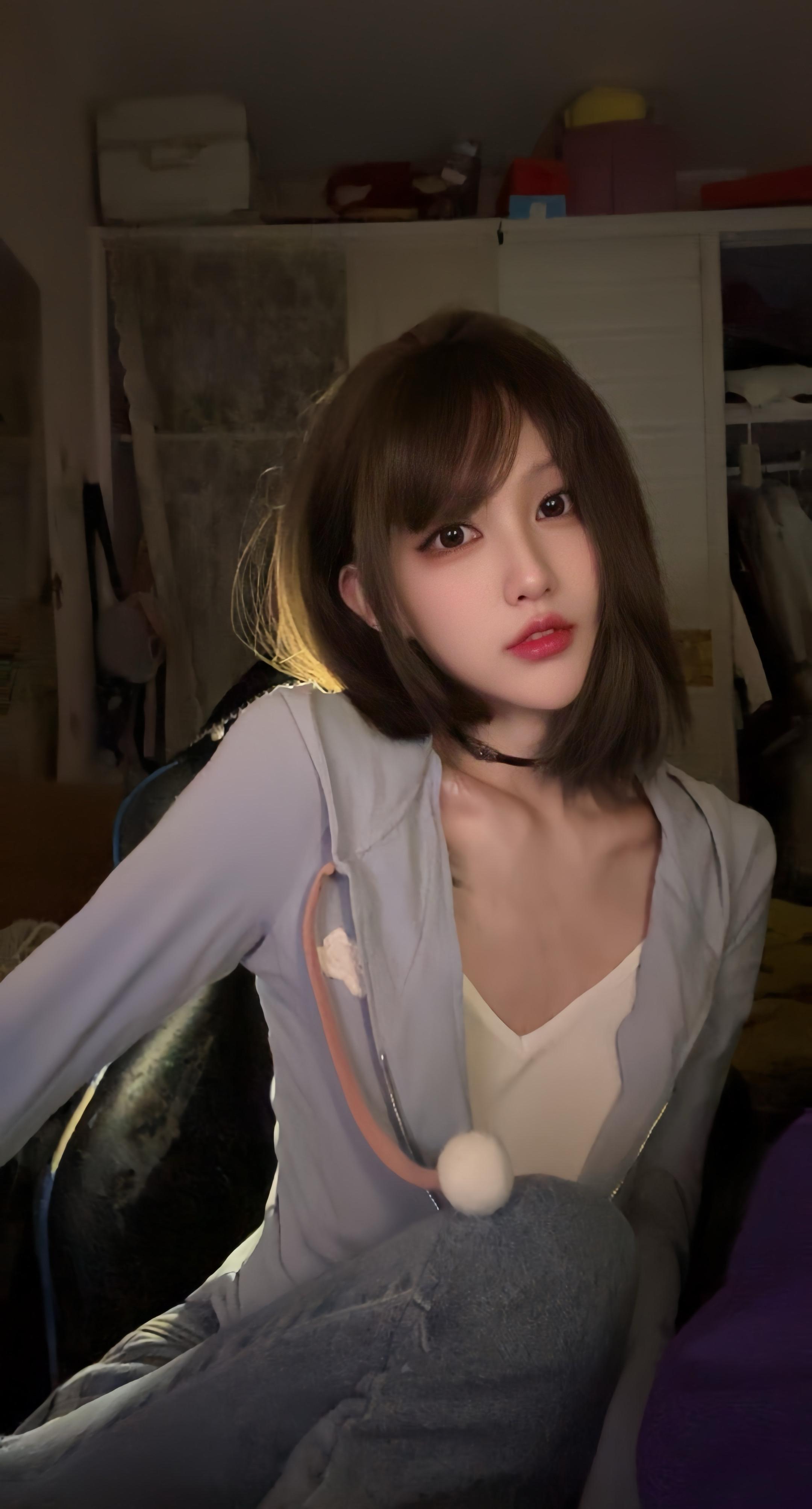 我没有惊艳绝伦的脸。就请你记住我看向你的眼