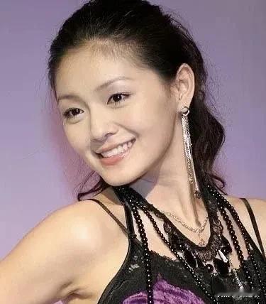 徐熙媛能在娱乐圈立足闯出来，除了流星花园的火爆，她还有很多影视作品，很多主持节目