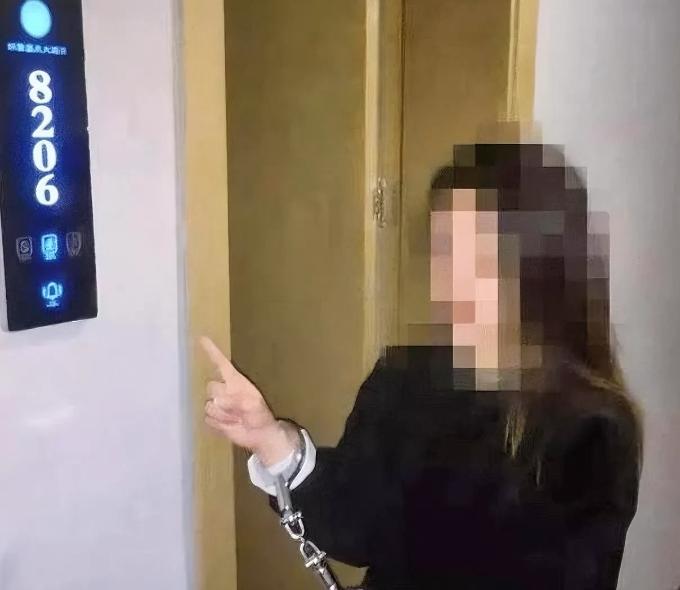 “我没给钱，凭什么说我嫖娼？”福建，一男子到酒吧喝酒，见一漂亮模特表演十分精彩，