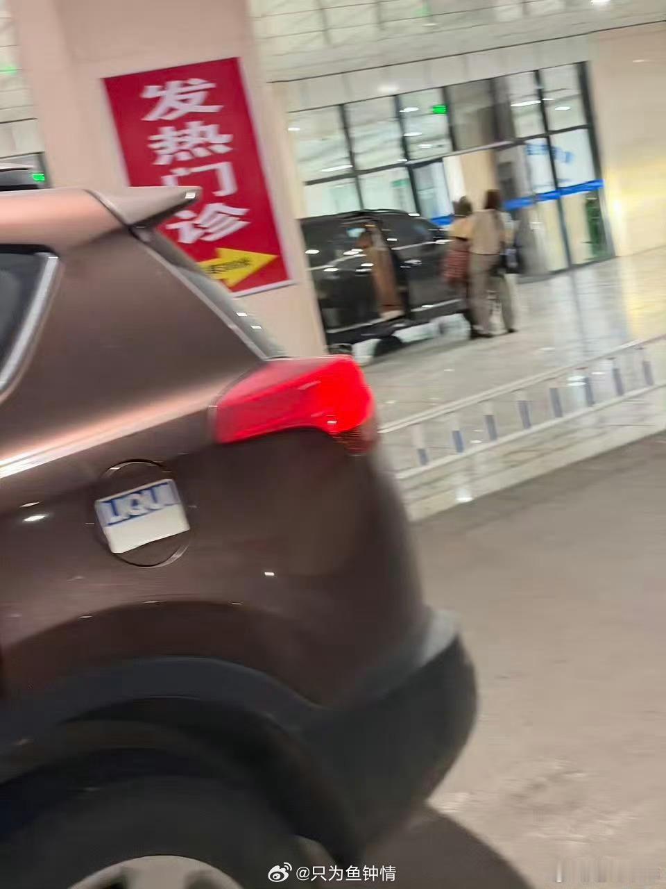 黄霄雲晕倒黄霄雲演出晕倒💐认真敬业的人总让人格外心疼，黄霄雲坚守舞台多年初心未