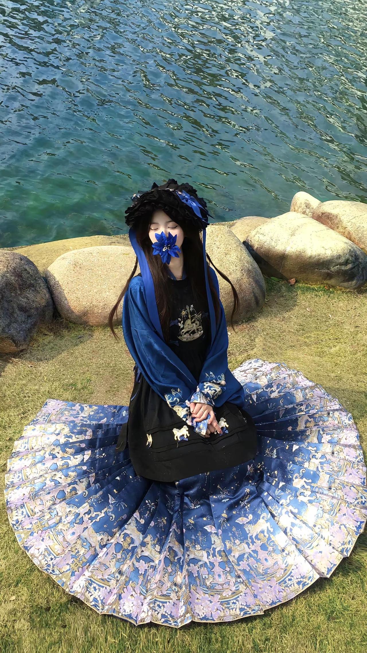 你的爱像蝴蝶 明媚却短暂。马面裙 汉洋折衷 东方美学 马面裙穿搭