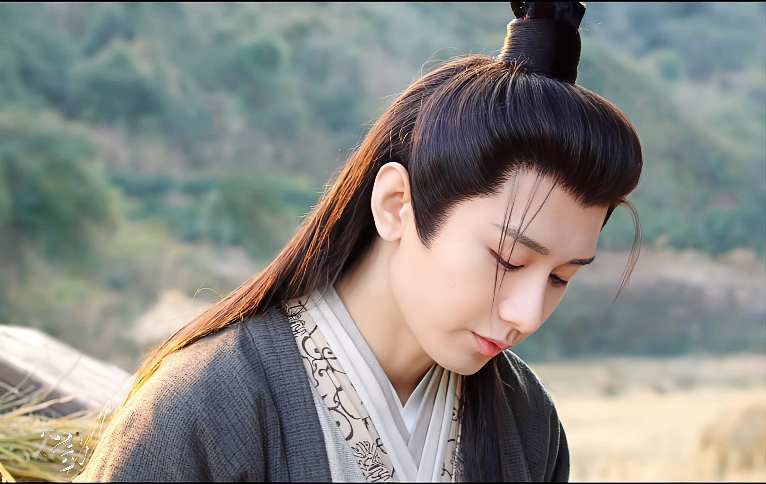 在极致理性与近乎偏执的追求间，他完美踩住了那条钢丝。这是属于成毅的“算无遗策”时