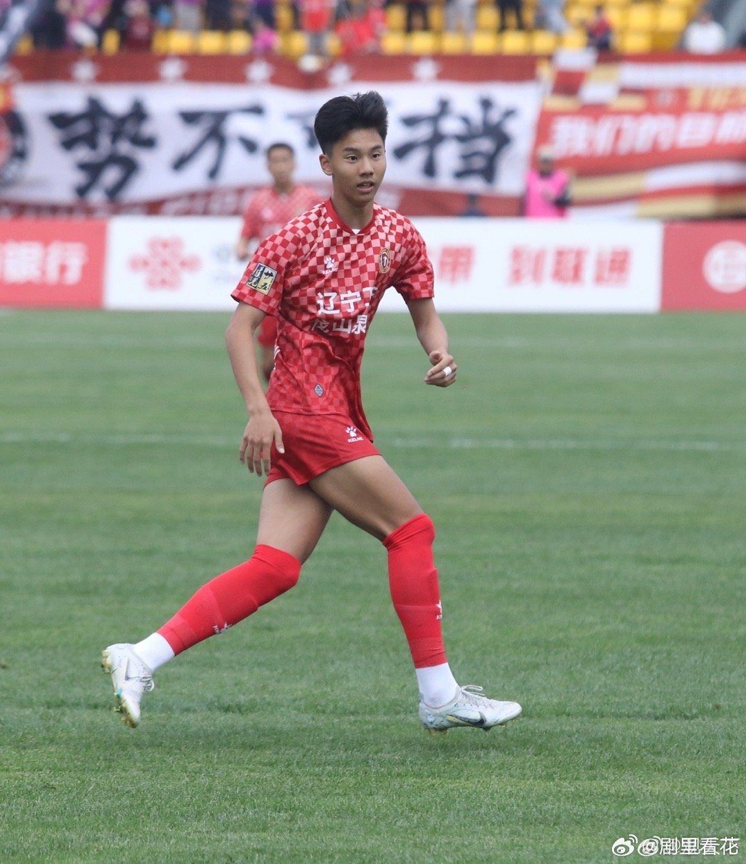 张家鸣英式培养路径的中国样本张家鸣签约伯恩利俱乐部 天才小将的英超路！18岁张家