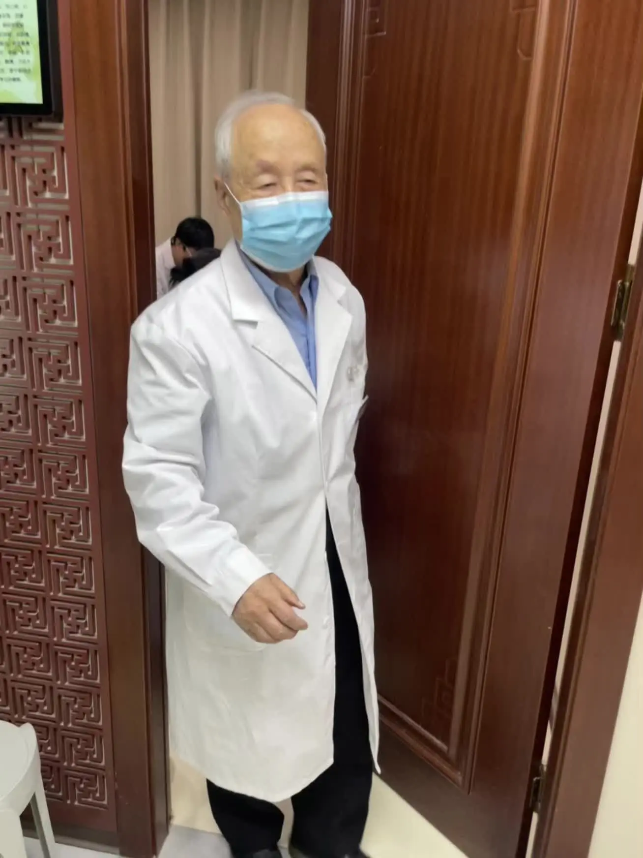 只要还能握笔，就不能让中医断再我手里。