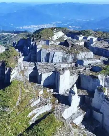 上联：龙吟千江水；
下联：虎啸万壑山。