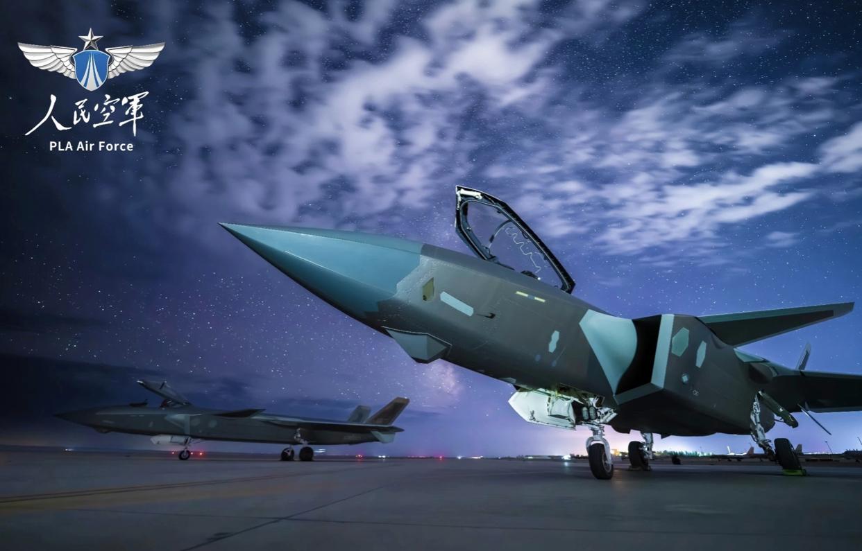 璀璨星空下的歼-20隐形战斗机、歼-16重型战斗机、空警-500预警机！