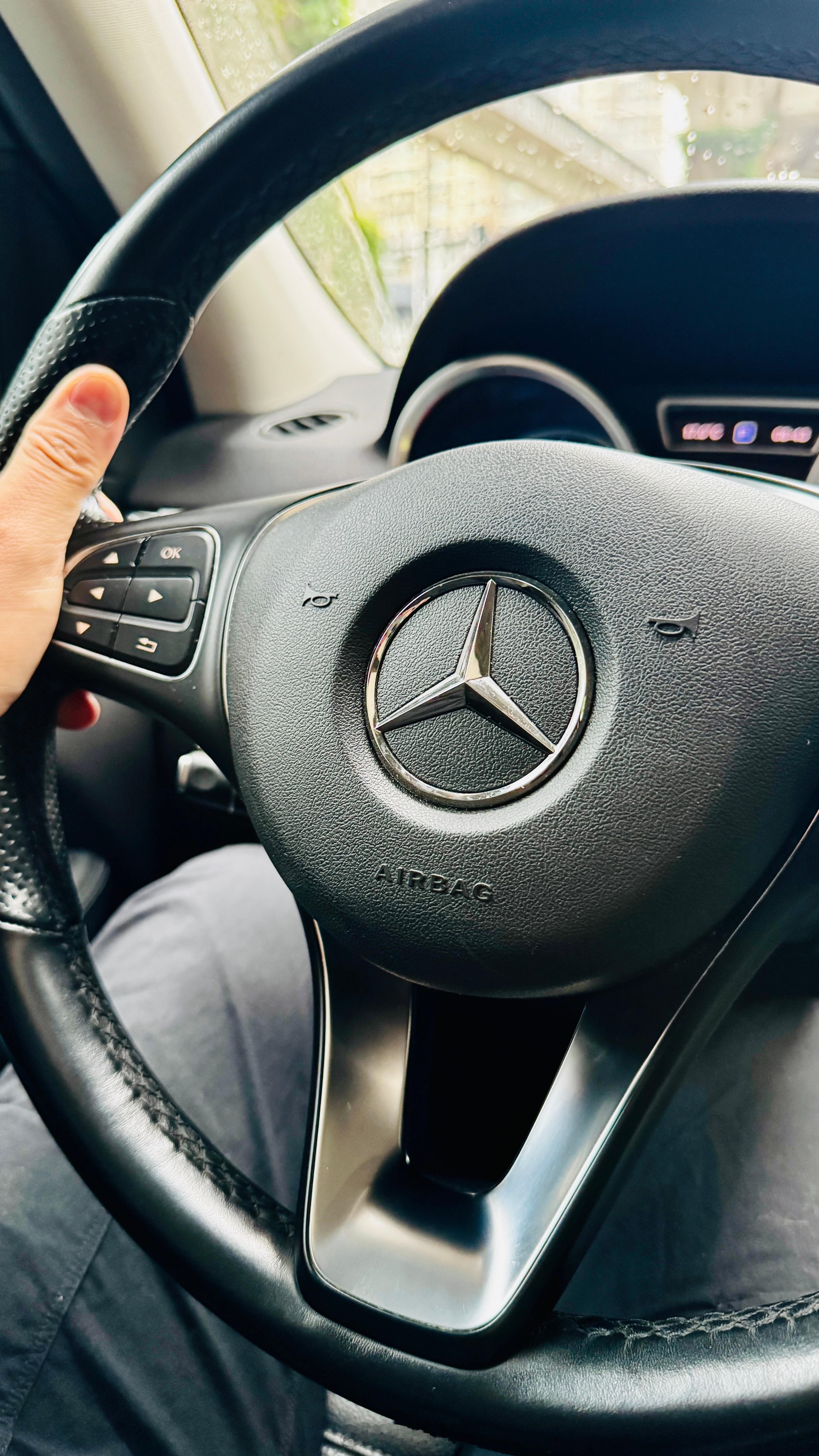 这台老奔驰平日开的很少，虽然车机很弱鸡，还不能连接CarPlay 但是偶尔跑长途