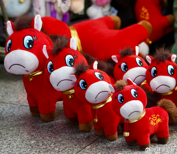 哭哭马背后哭哭马凭什么马倒成功何以义乌哭哭马背后藏着义乌清醒的生意经义乌产的哭哭