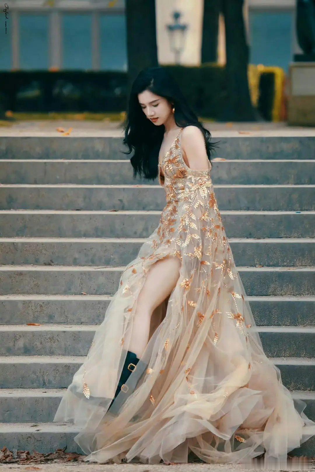 到底怎么才算漂亮，张婧仪这个装扮还有人说不好看? ​​​