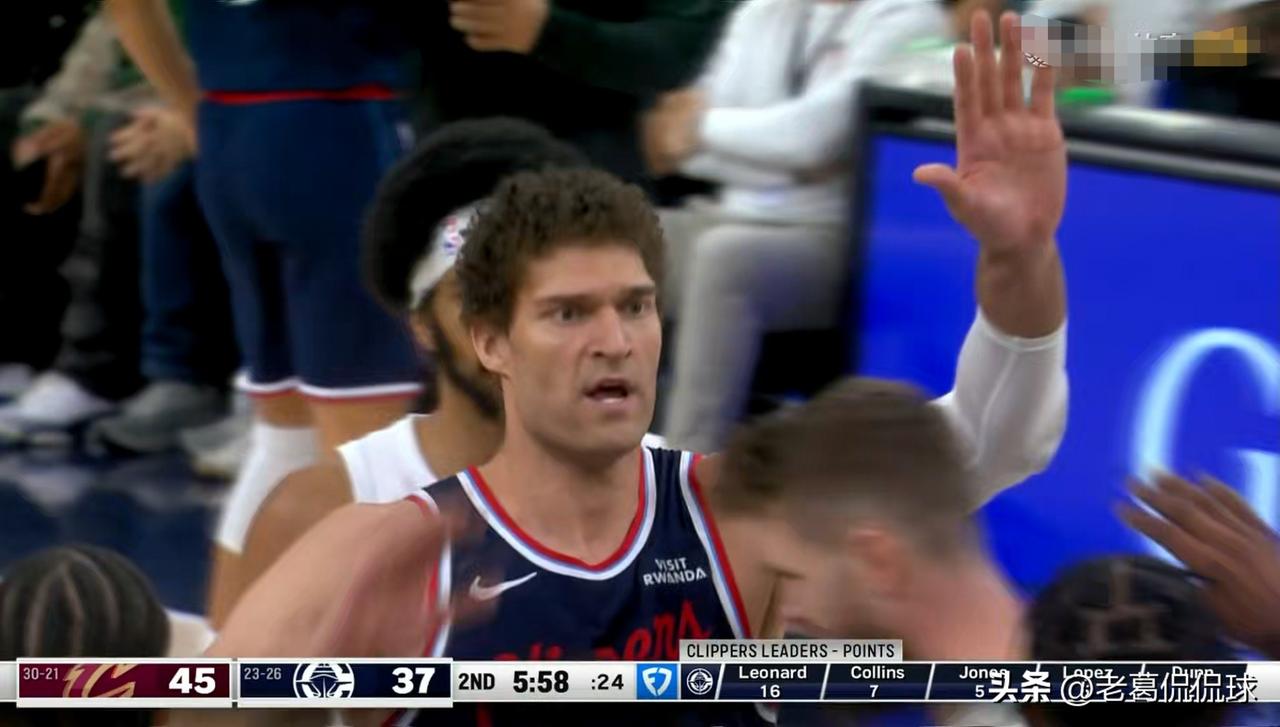 快船老将洛佩兹真是不适合打首发！在今天快船主场以91：124惨败于骑士的比赛中，