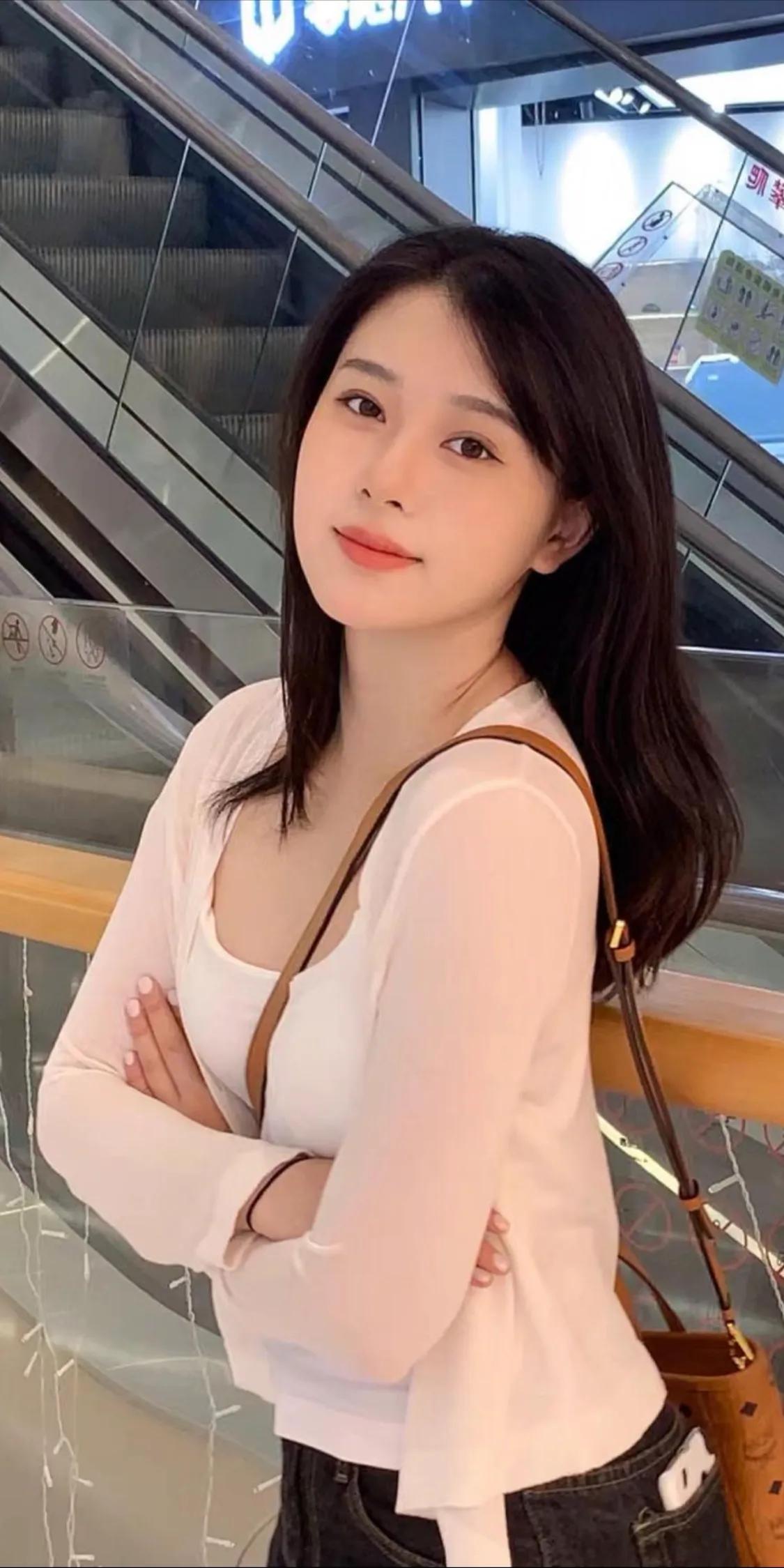 这一路走来，一步一个教训，一身伤，半条命，没有人能成为我的避风港，唯有自己才是自