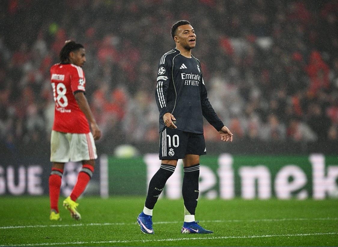 这你敢信？穆里尼奥带领的本菲卡本赛季欧冠开局四连败，最后一轮还要面对皇马，最终却