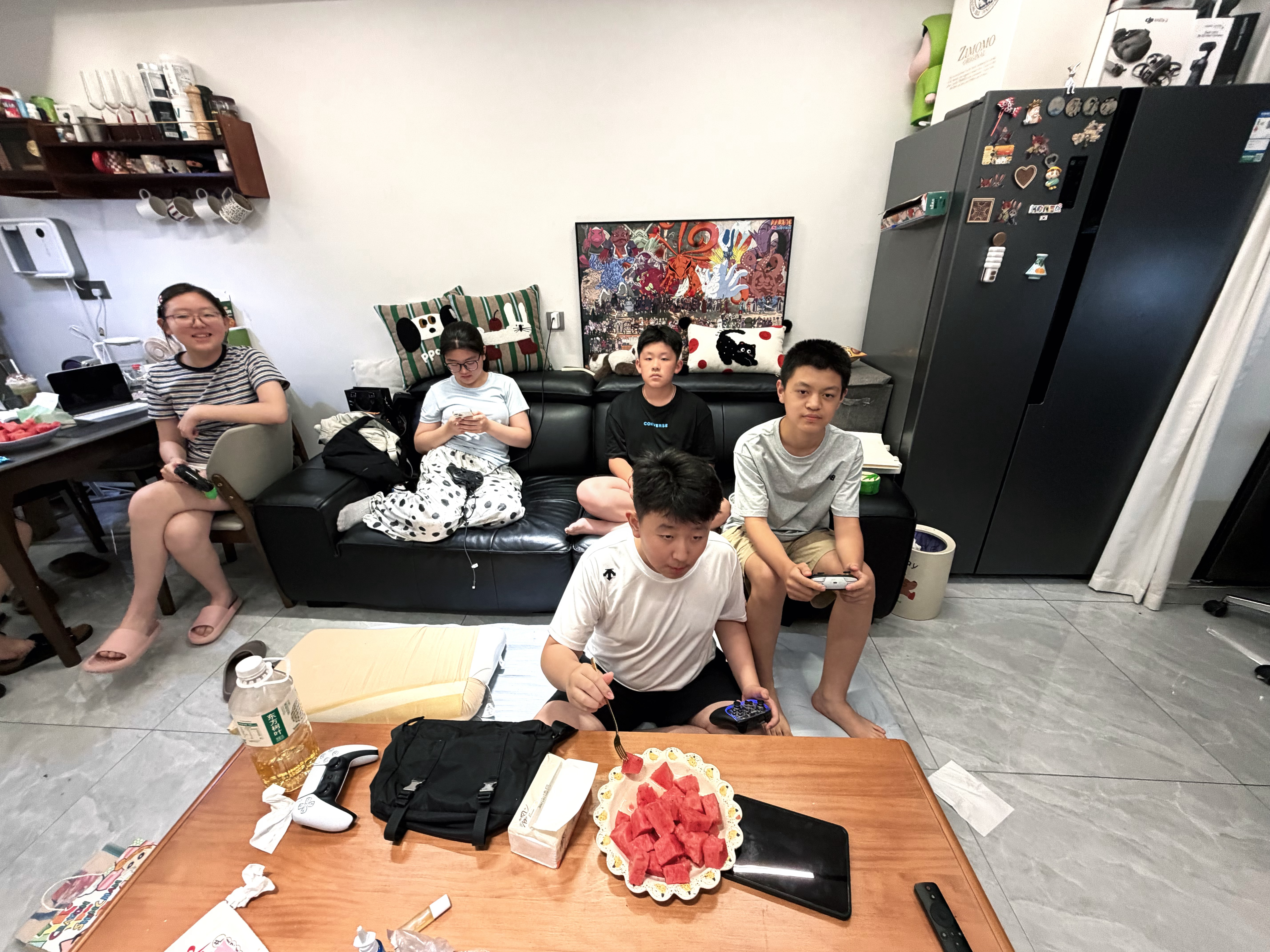 被孩子们拉过去打了3个小时的任天堂明星大乱斗，手都搓酸了。 暑假是和孩子升温的时