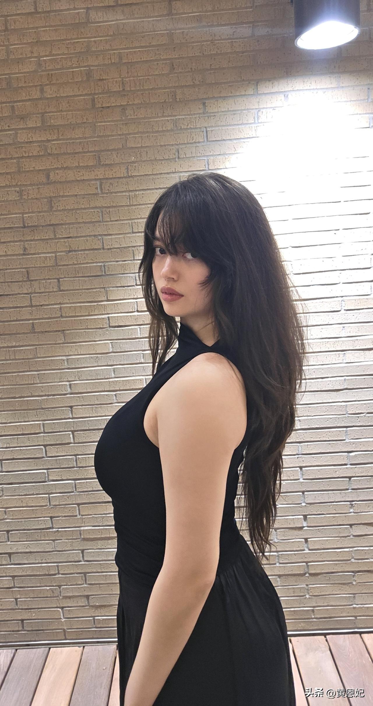 我出门购物，买了一盆可爱的植物和一块水晶，真是个美好的星期六！

I went 