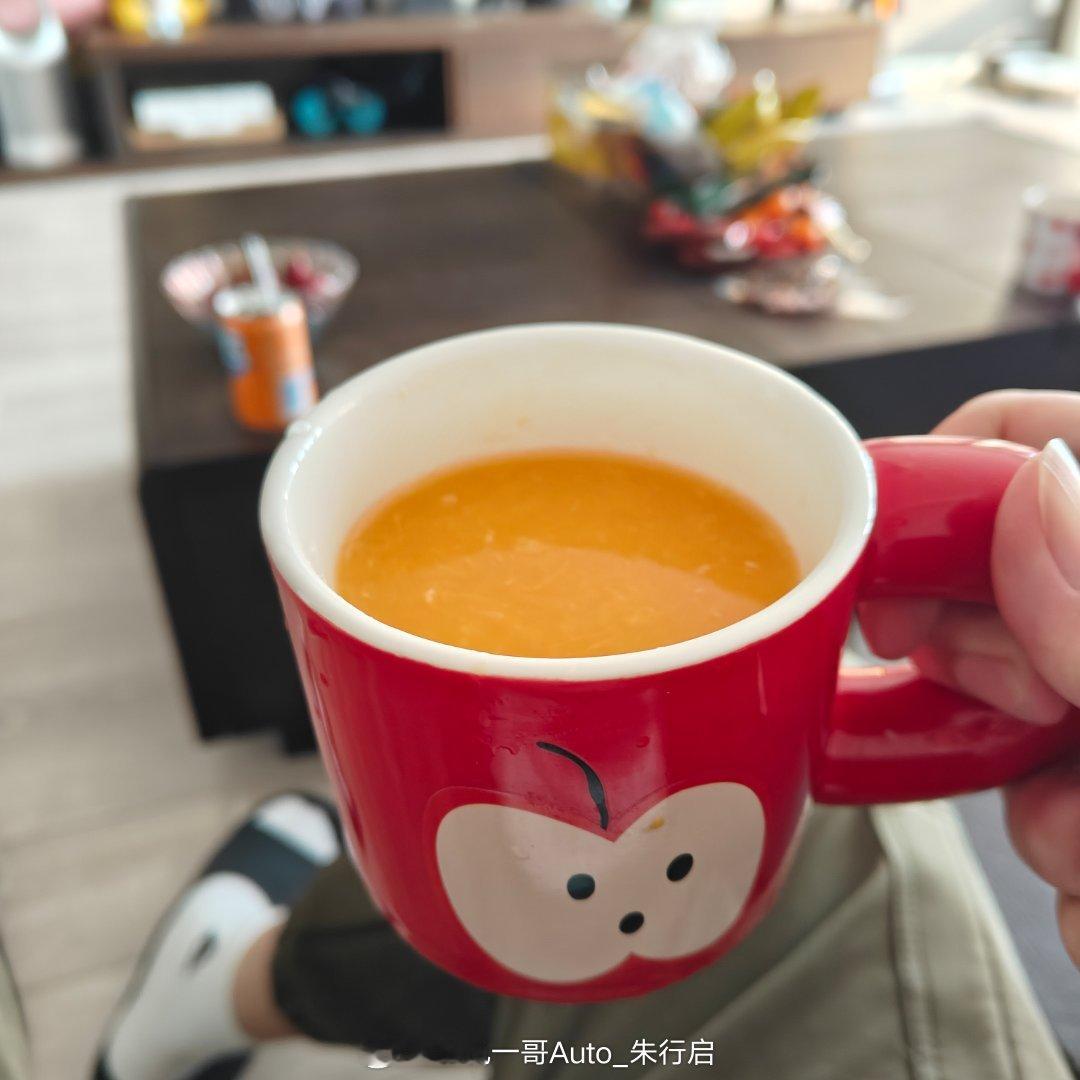这两天温度也是热起来了估计过几天都能穿短袖不得不说果汁鲜榨的味道吃起来确实很ok