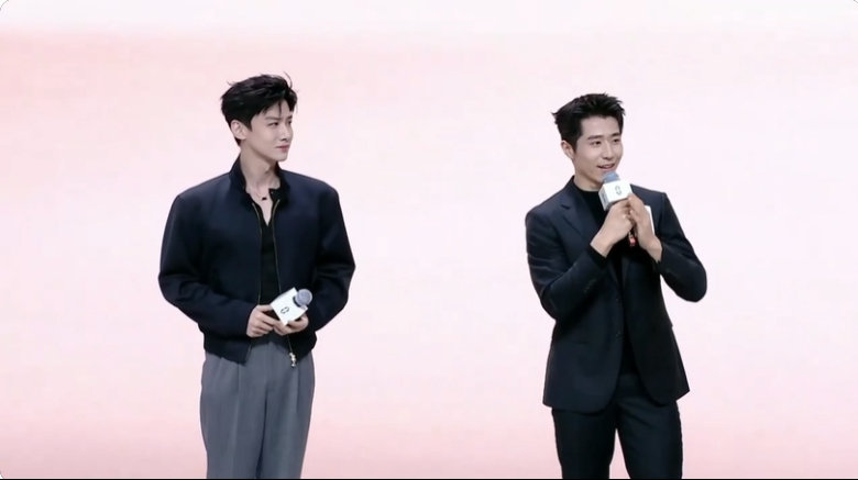 白敬亭现身北京车展问界展台 24 日北京车展热度拉满，白敬亭优雅亮相现场展台，全