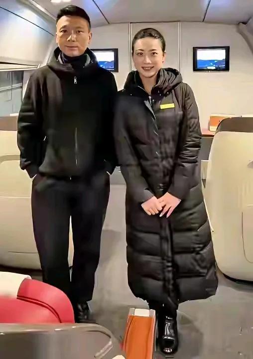 这一男一女两个人，男的我熟悉，女的完全不认识。