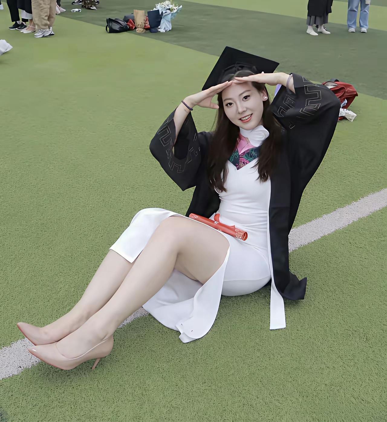02年的，大学终于毕业了！未来可期！