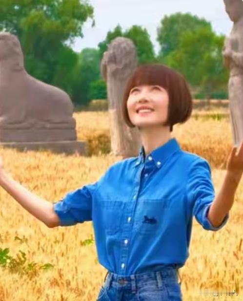 现在正是农民伯伯收麦子的时候，鲁豫非得赶在这个农忙的时候拍摄节目，这不是纯纯的添