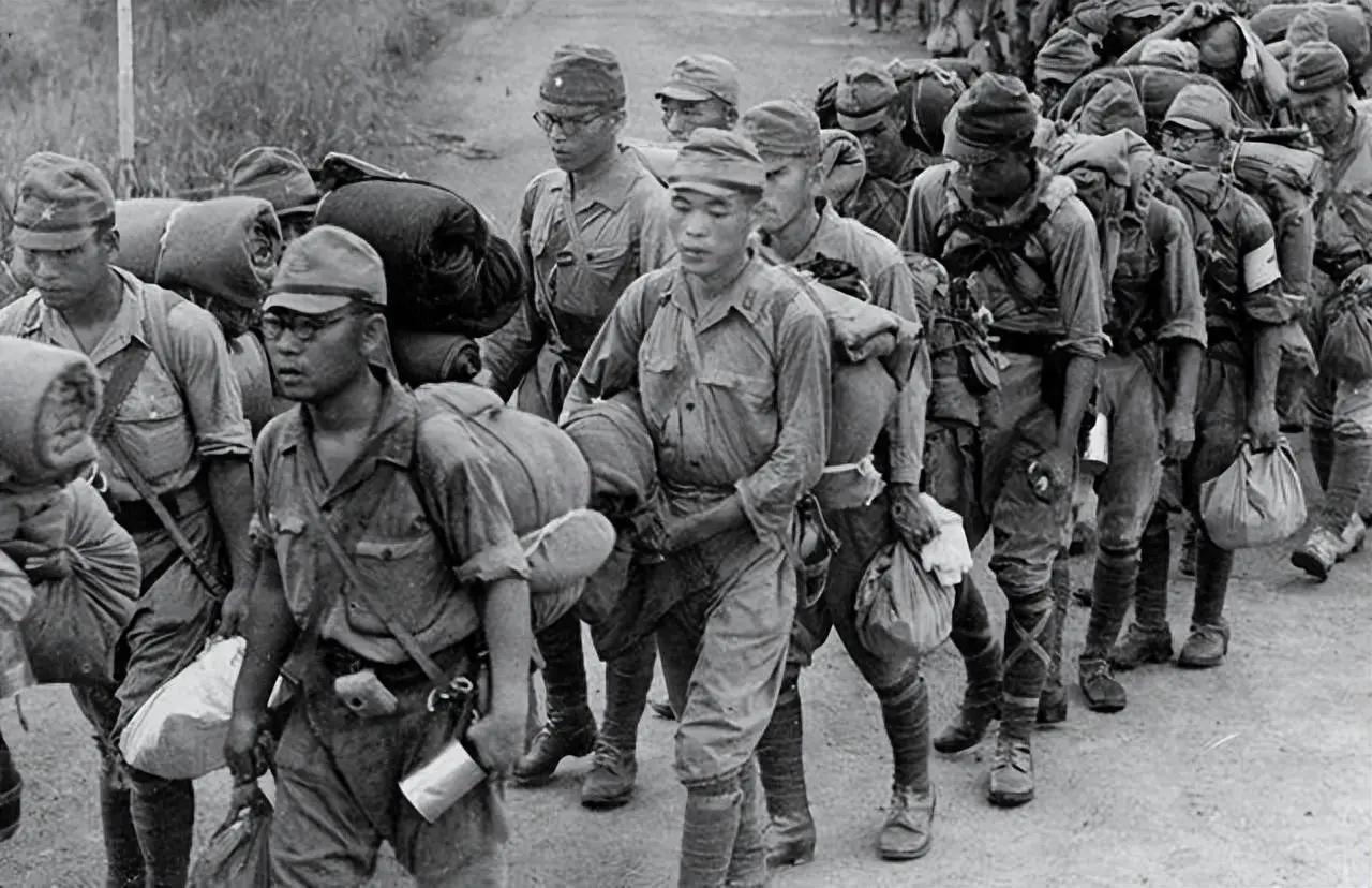 1945年8月15日，日本宣布投降后，驻扎在江西九江的一支29人日军小队拒不服从