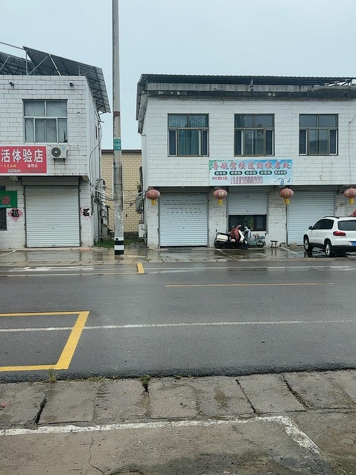 久违的雨终于下了！虽然是小雨但也能缓解当下的旱情，农民太不容易了！