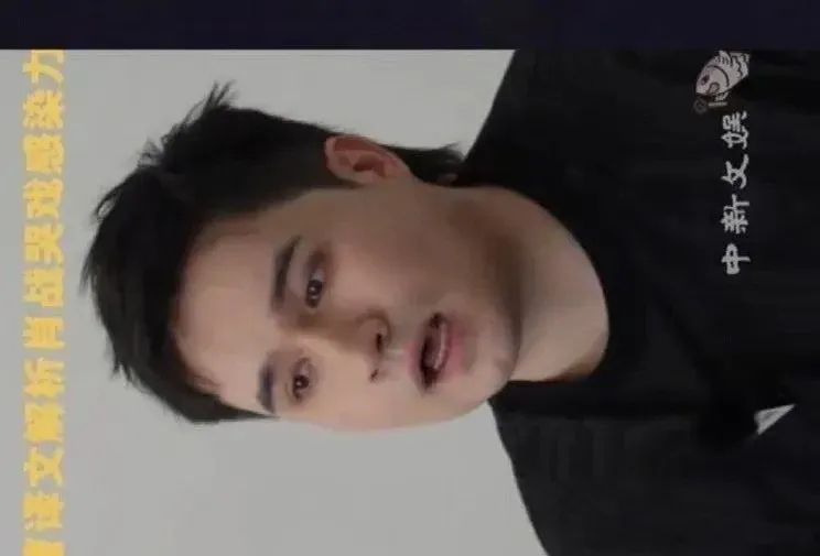 肖战演绎悲伤情感深入人心，其表现让人感同身受，如干呕般反胃，尽显极度悲痛和震惊。