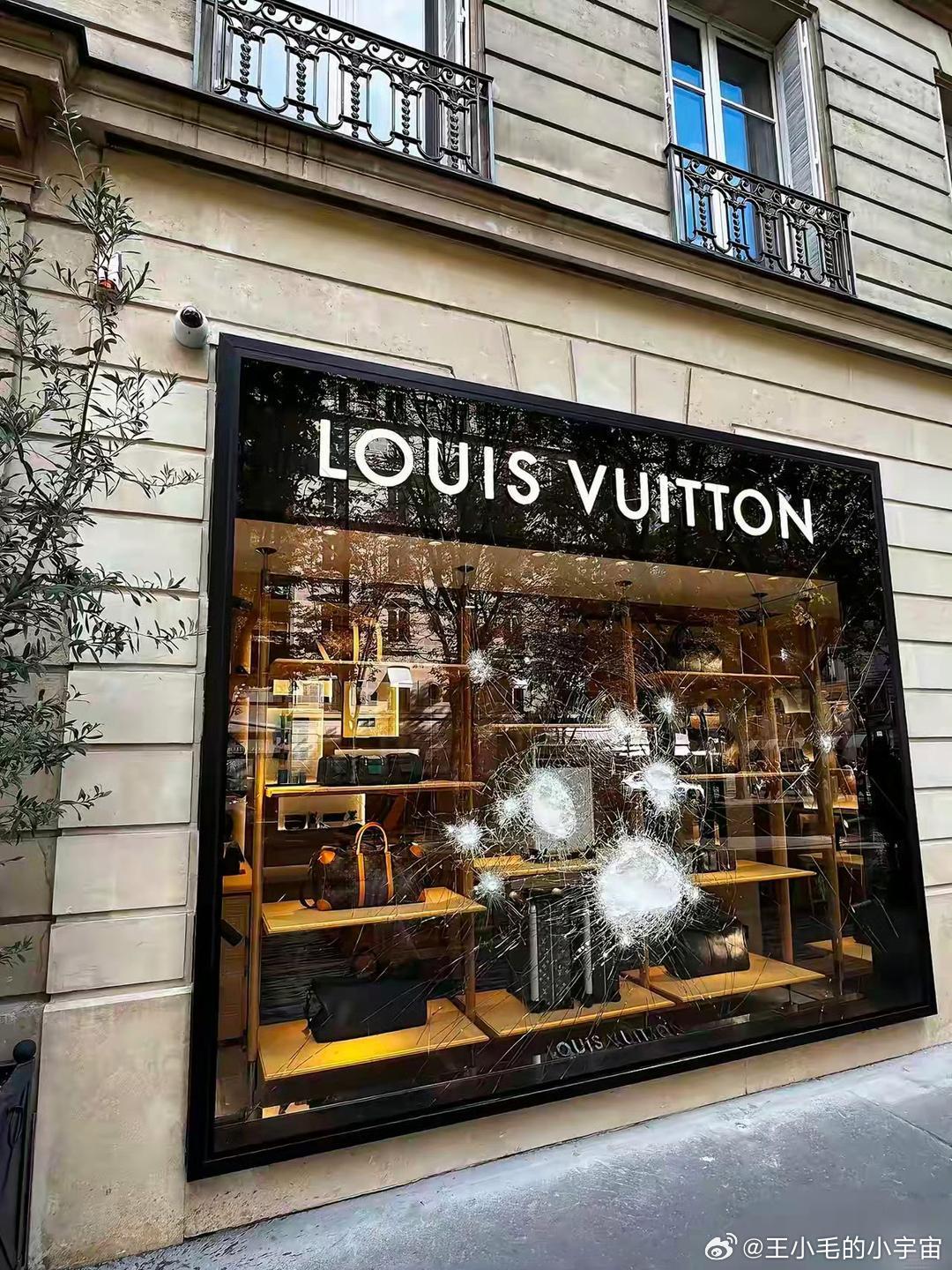 法国骚乱引发全球关注，巴黎一家LV门店由于安装了中国制造的钢化玻璃而逃过一劫。有