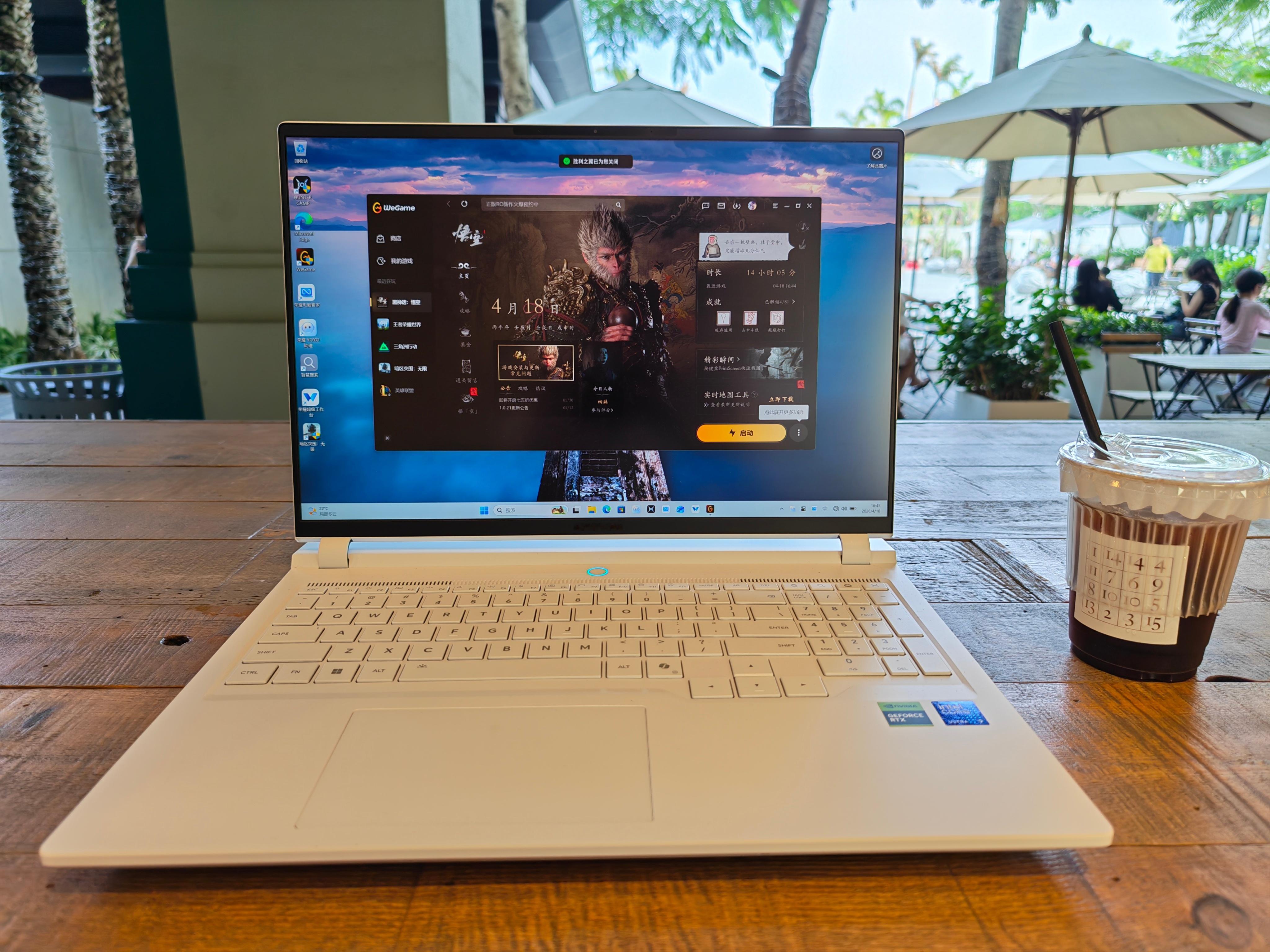 荣耀这次的游戏本是真的顶，我就算不充电拿着去咖啡厅玩黑神话都能打很久，而且游戏性