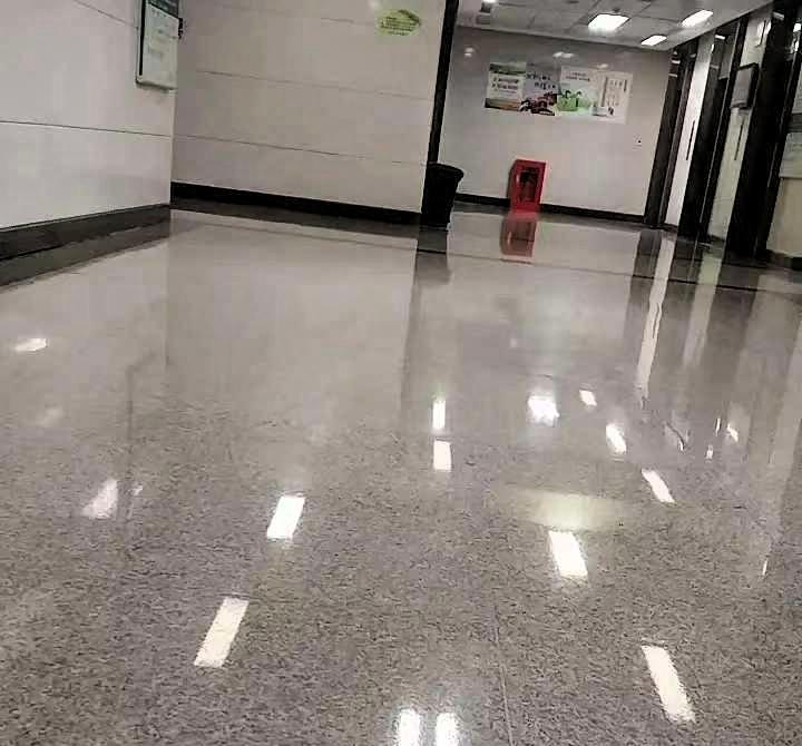 我在医院上班，偷偷的告诉你们，现在的艾滋病真的猛涨，大家要洁身自爱 千万别再觉得