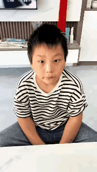“太有天赋了!” 近日，一位二年级男孩语文书被水泡烂，担心挨批评，就灵机一动，“