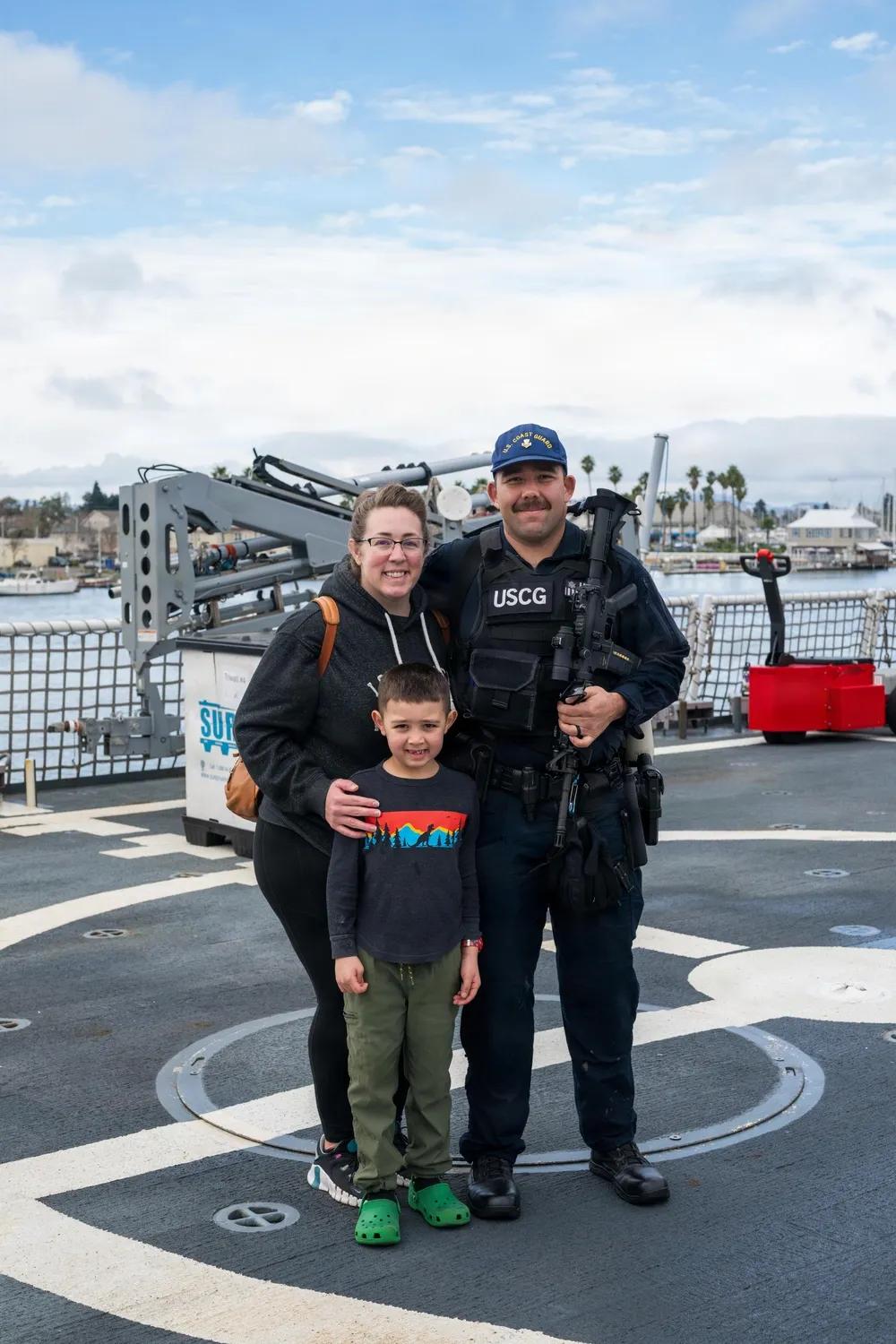 为了维持美国在海洋的“霸权地位”，美国政府给本国的海岸警卫队配备了最先进的武器。