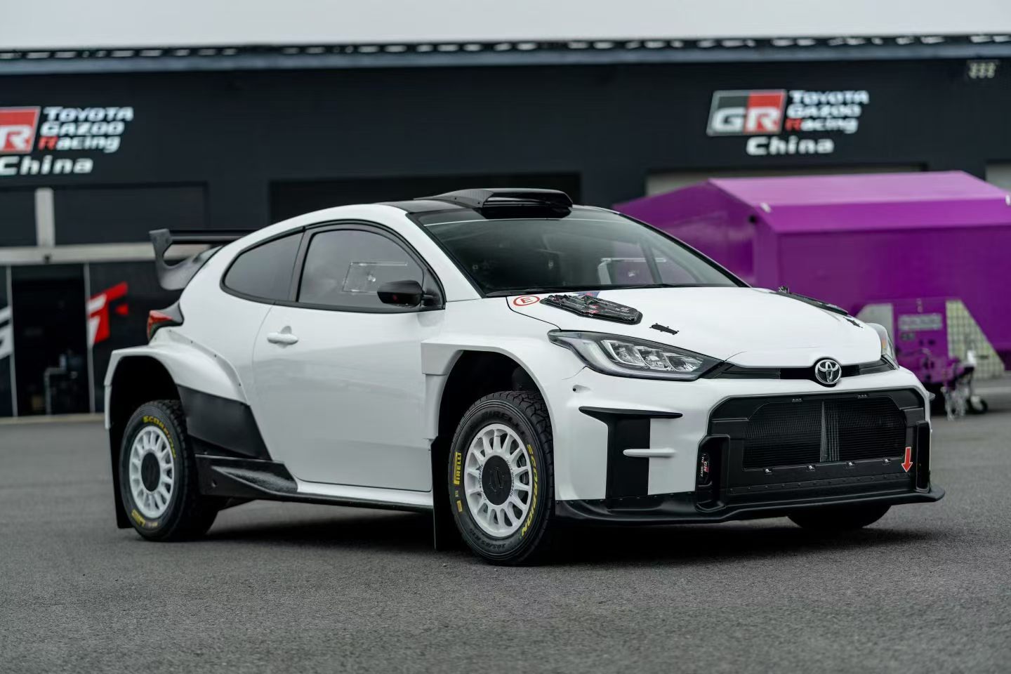丰田Yaris GR WRC2组R5赛车据悉这台赛车选装完400W人民币 
