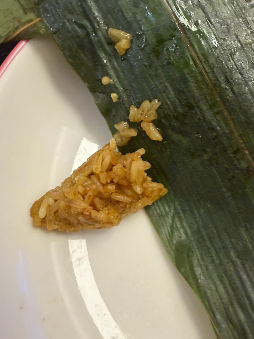 好了好了！煮了两个多小时！ 包了一下午的粽子 等煮好都吃饱了最后四个人就吃了俩 