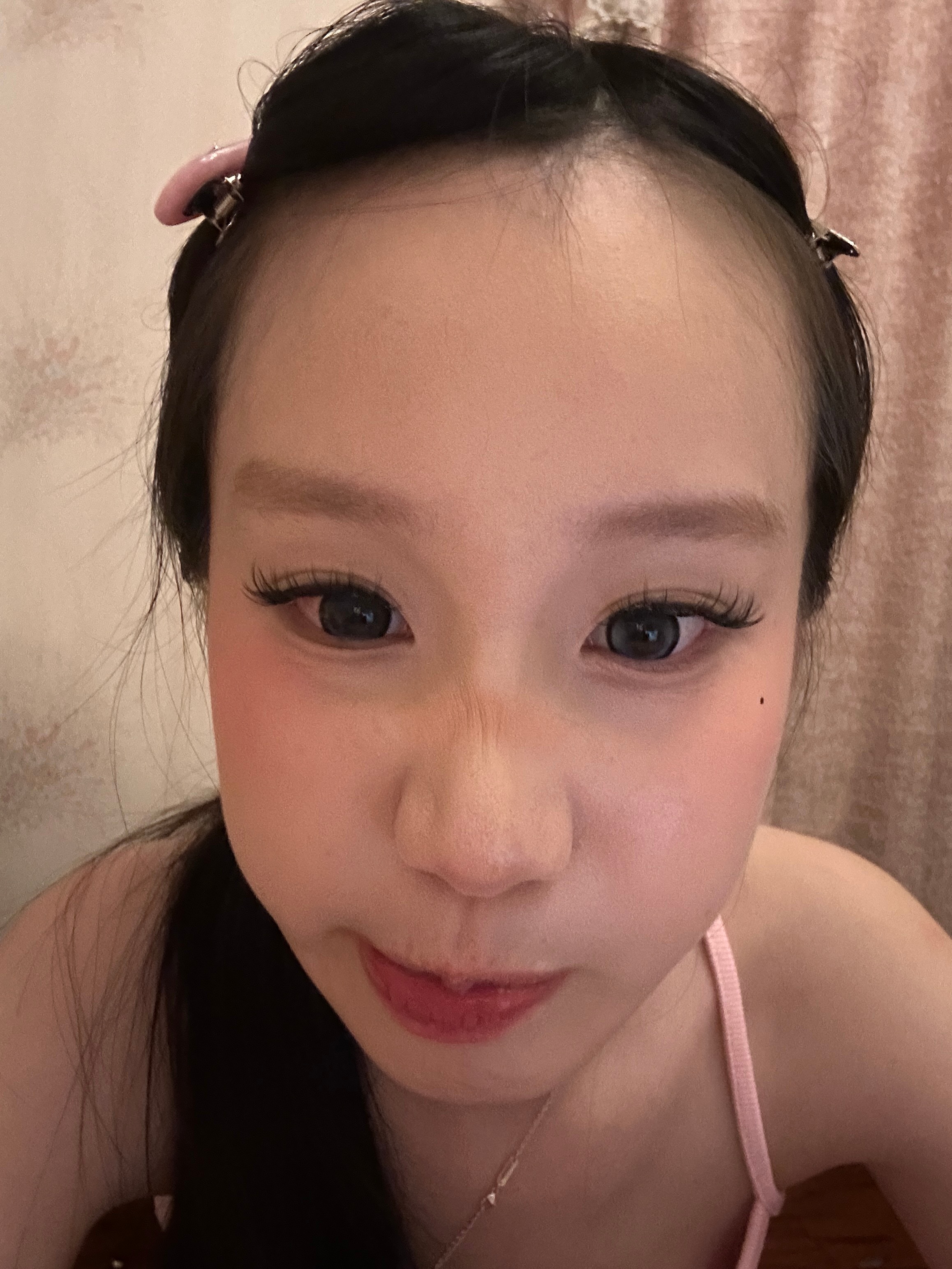妹妹要去Chinajoy玩。大家想看她cos什么啊～注：本两张照片素颜无ps 