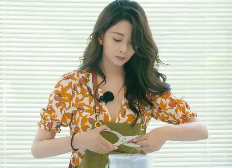 花少8邓为综艺首秀网传《花少8》计划于2026年7月4日左右开始录制，嘉宾阵容分