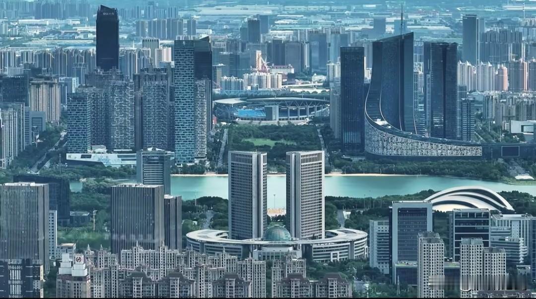 合肥从地产时代到股权时代完美过渡。

随着恒大承建商合肥建工，合肥本土房企“一哥