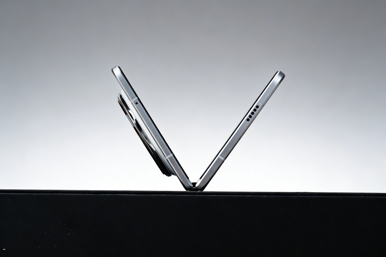 手机涨价 但是荣耀Magic V6起售价没涨价，心动了吗