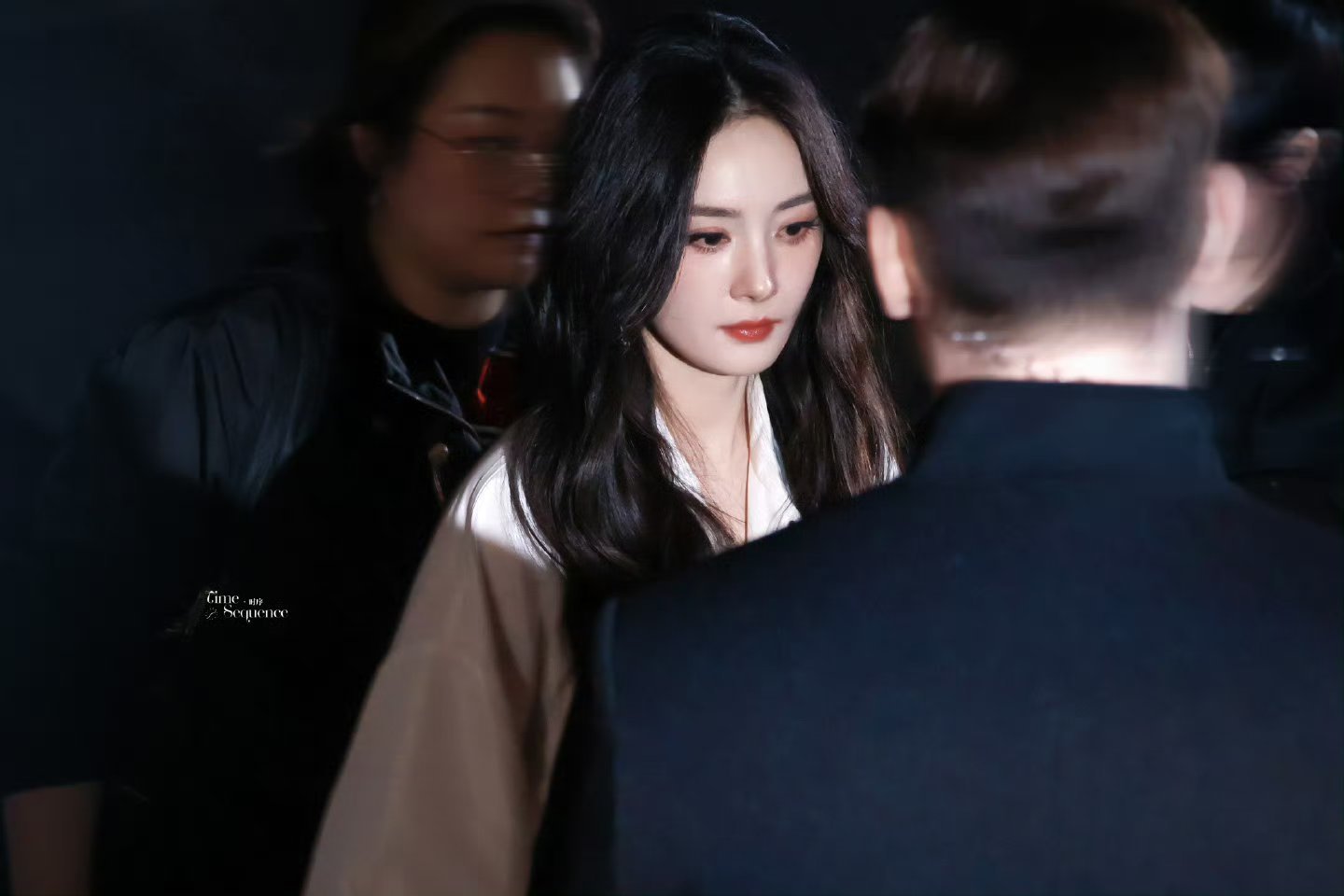 杨幂唐嫣看秀生图 清冷的神 