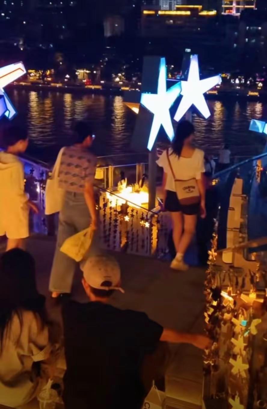 广州融创水世界 广州融创水世界感受一下霸都繁华的夜景 夜游心动瞬间 夜晚的城市会
