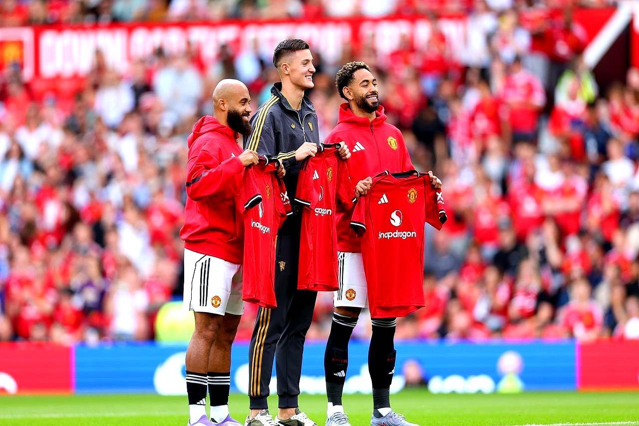 曼联高层把拉什福德和安东尼这帮大爷扫地出门，老特拉福德球迷本以为要摆烂，结果卡里