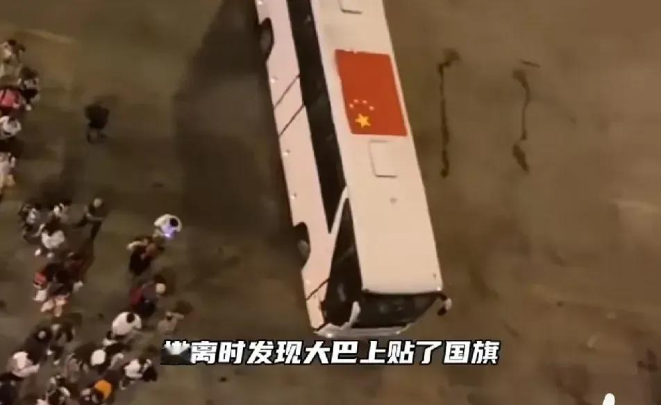 逆风而行！
在以色列警告黎巴嫩领空禁飞后，10月2日，中国派飞机到黎巴嫩机场接回