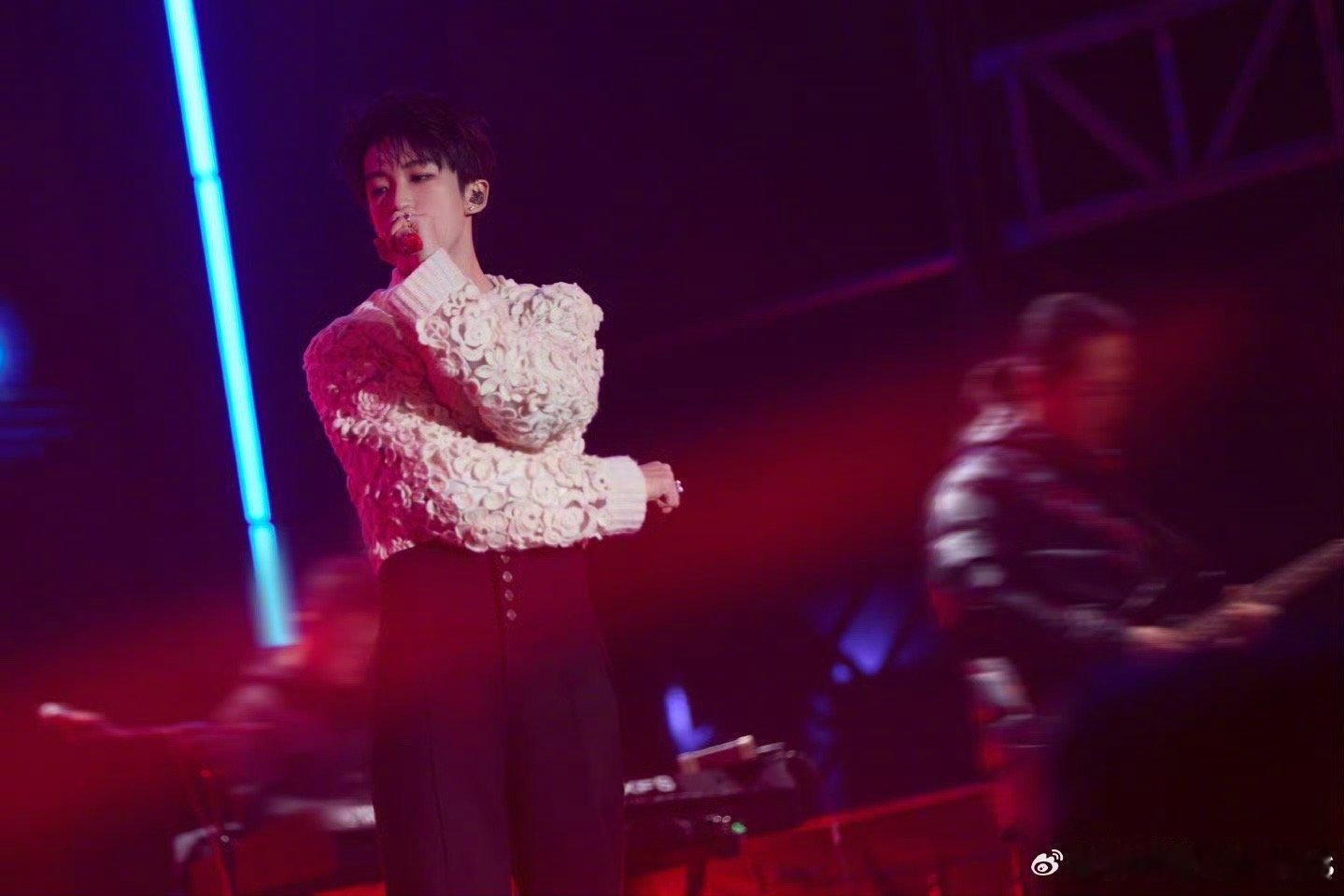 鸟巢获批，黄子最年轻纯歌手身份登陆，新成就解锁！黄子弘凡鸟巢黄子弘凡鸟巢演唱会定