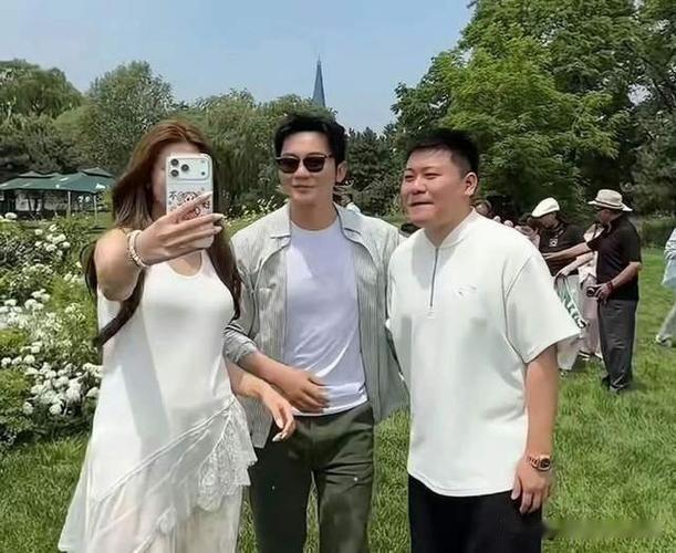 2026年6月6日，“大黑牛”李晨同父异母的妹妹李可馨在杭州低调完婚。李晨凌晨两