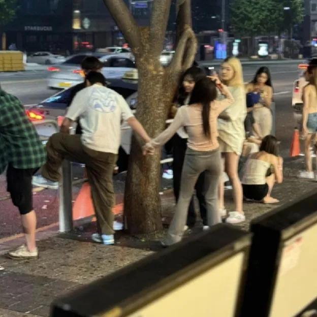 王思聪，被曝大瓜！

8月24日中午，王思聪再次被曝大瓜，不过，这次他不是在日本
