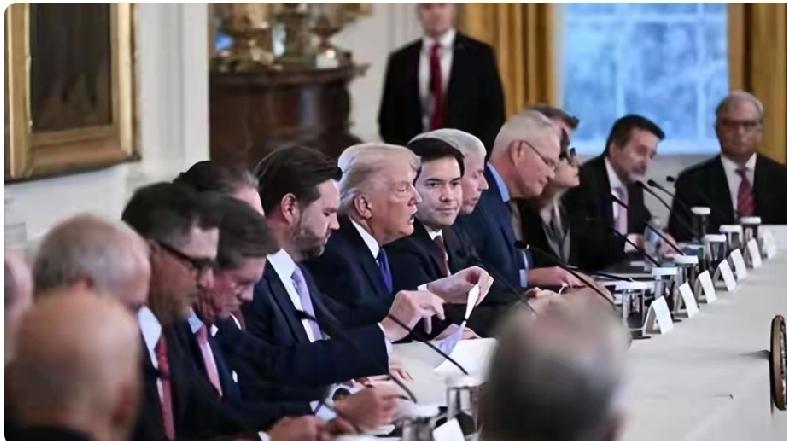 美媒这波痛批特朗普还挺有意思。2025年白宫国家安全战略报告和2026年五角大楼