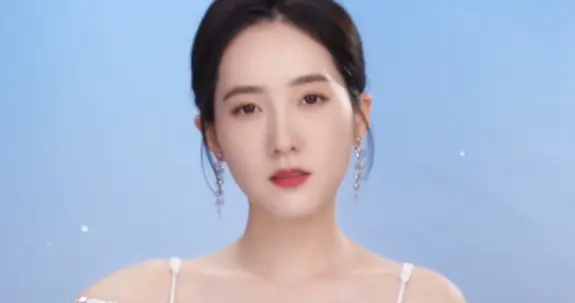 全球首款珠宝小折叠！小姐姐开箱联想moto razr 60冰钻限定版